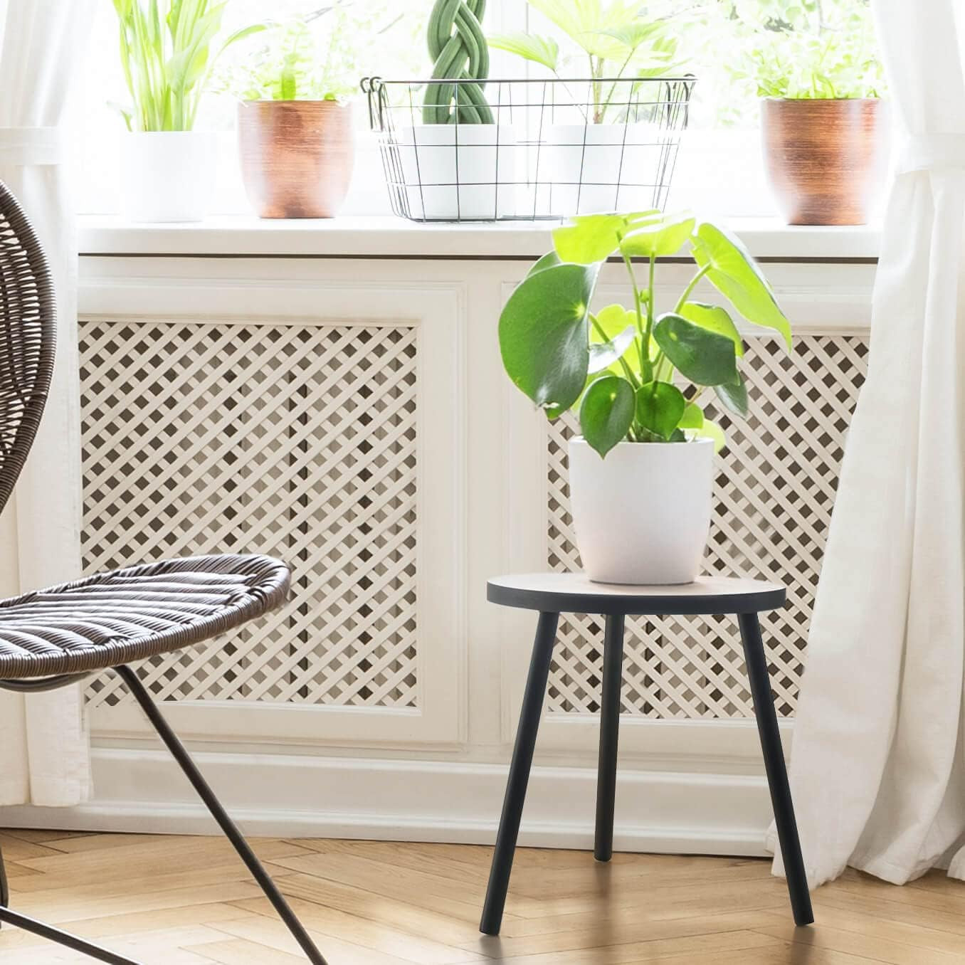 Indoor Plant Stand, Mid Century Wood Plant Stand Tall Plant Table for Flower Pots, Small round Side Table, End Table, Modern Home Décor - Black (Planter Not Included)